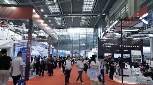 新華全媒 世界無人機(jī)大會(huì) 3000多架無人機(jī)亮相深圳